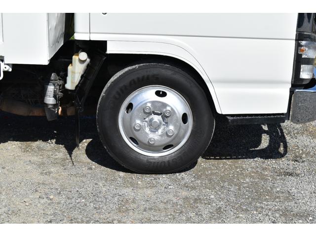 強化ダンプ 3トン深ダンプ 観音開き仕様 3ペダル 5速ミッション車 ディーゼル車 土砂禁ダンプ エアーバック 新品メッキバンパー メッキミラーカバー メッキコーナーパネル メッキグリル ロープフック左右5カ所(48枚目)