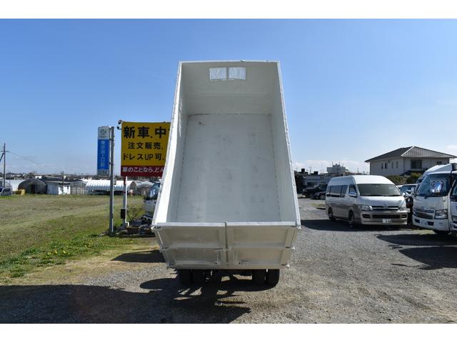 強化ダンプ 3トン深ダンプ 観音開き仕様 3ペダル 5速ミッション車 ディーゼル車 土砂禁ダンプ エアーバック 新品メッキバンパー メッキミラーカバー メッキコーナーパネル メッキグリル ロープフック左右5カ所(52枚目)