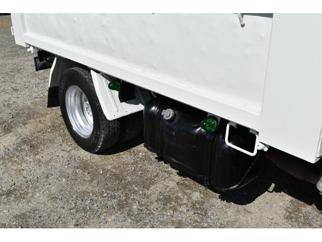 強化ダンプ 3トン深ダンプ 観音開き仕様 3ペダル 5速ミッション車 ディーゼル車 土砂禁ダンプ エアーバック 新品メッキバンパー メッキミラーカバー メッキコーナーパネル メッキグリル ロープフック左右5カ所(62枚目)