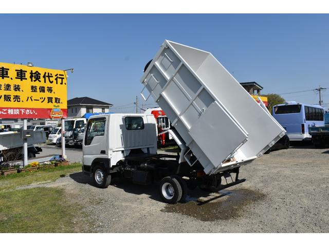 　深ダンプ　積載量１３００キロ　乗車定員３人　エアコン　パワステアリング　パワーウインドウ　ディーゼル車　５速ミッション車　ダンプメーカー新明和製　モデルＤＲＧ１－０１Ｓ　観音開きリアドア　３枚ドア(41枚目)