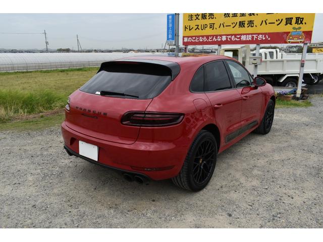 マカン マカンＧＴＳ　パノラマサンルーフ　エアサス　カーボンステアリング　電動リアゲート　ＢＯＳＥサウンドシステム　同色インテリアパネル　サラウンドビュー付きパークアシスト　赤シートベルト　ドラレコ　カーボンサイドブレーキ（62枚目）