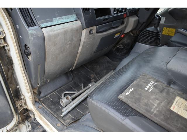 エルフトラック 　３トン深ダンプ　観音開きドア　パワステアリング　パワーウィンドウ　ＡＢＳ　ＥＴＣ　シート運転席張替え済み　白色再塗装済み　土砂禁車両　乗車定員３人　型式ＢＤＧ－ＮＫＲ８５ＡＮ　積載量３０００キロ　６速（11枚目）