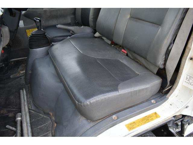 エルフトラック 　３トン深ダンプ　観音開きドア　パワステアリング　パワーウィンドウ　ＡＢＳ　ＥＴＣ　シート運転席張替え済み　白色再塗装済み　土砂禁車両　乗車定員３人　型式ＢＤＧ－ＮＫＲ８５ＡＮ　積載量３０００キロ　６速（13枚目）