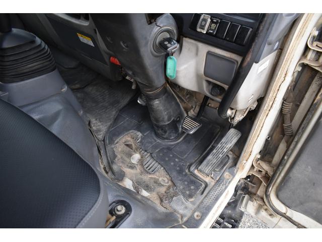 エルフトラック 　３トン深ダンプ　観音開きドア　パワステアリング　パワーウィンドウ　ＡＢＳ　ＥＴＣ　シート運転席張替え済み　白色再塗装済み　土砂禁車両　乗車定員３人　型式ＢＤＧ－ＮＫＲ８５ＡＮ　積載量３０００キロ　６速（16枚目）