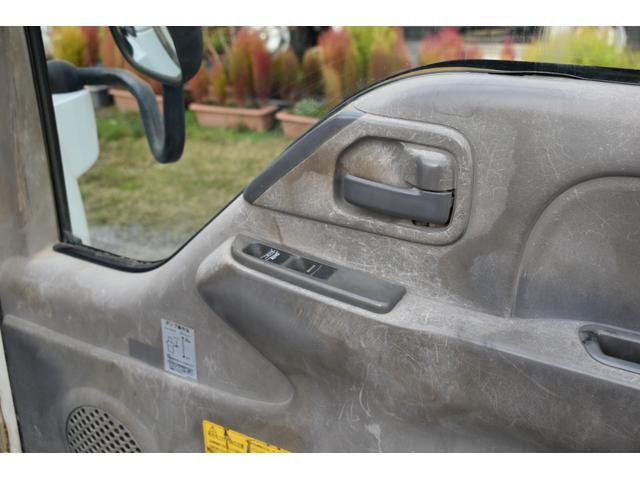 エルフトラック 　３トン深ダンプ　観音開きドア　パワステアリング　パワーウィンドウ　ＡＢＳ　ＥＴＣ　シート運転席張替え済み　白色再塗装済み　土砂禁車両　乗車定員３人　型式ＢＤＧ－ＮＫＲ８５ＡＮ　積載量３０００キロ　６速（17枚目）