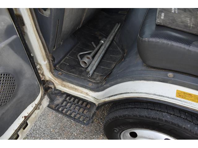 エルフトラック 　３トン深ダンプ　観音開きドア　パワステアリング　パワーウィンドウ　ＡＢＳ　ＥＴＣ　シート運転席張替え済み　白色再塗装済み　土砂禁車両　乗車定員３人　型式ＢＤＧ－ＮＫＲ８５ＡＮ　積載量３０００キロ　６速（19枚目）