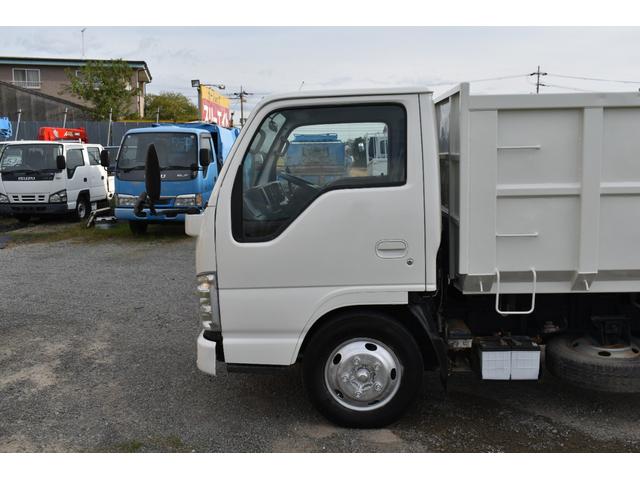 エルフトラック 　３トン深ダンプ　観音開きドア　パワステアリング　パワーウィンドウ　ＡＢＳ　ＥＴＣ　シート運転席張替え済み　白色再塗装済み　土砂禁車両　乗車定員３人　型式ＢＤＧ－ＮＫＲ８５ＡＮ　積載量３０００キロ　６速（22枚目）