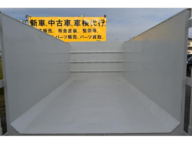 エルフトラック 　３トン深ダンプ　観音開きドア　パワステアリング　パワーウィンドウ　ＡＢＳ　ＥＴＣ　シート運転席張替え済み　白色再塗装済み　土砂禁車両　乗車定員３人　型式ＢＤＧ－ＮＫＲ８５ＡＮ　積載量３０００キロ　６速（25枚目）
