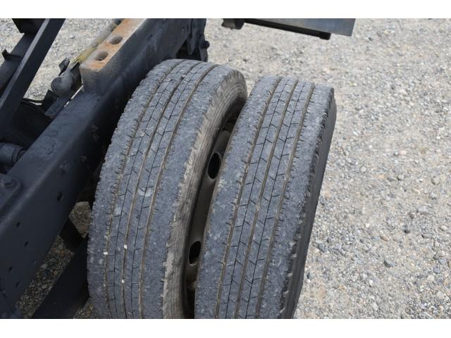 エルフトラック 　３トン深ダンプ　観音開きドア　パワステアリング　パワーウィンドウ　ＡＢＳ　ＥＴＣ　シート運転席張替え済み　白色再塗装済み　土砂禁車両　乗車定員３人　型式ＢＤＧ－ＮＫＲ８５ＡＮ　積載量３０００キロ　６速（27枚目）