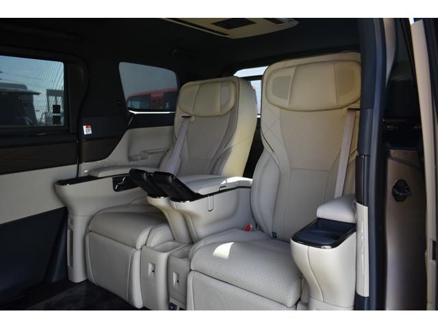 アルファードハイブリッド スペーシャスラウンジ　ＨＥＶスペーシャスラウンジ　ユニバーサルステップ　寒冷地仕様　４ＷＤ　後席モニター　モデリスタエアロ　冷蔵庫　　ヘッドレストスピーカー　カーテン　ＪＢＬ　改良後車両　　置くだけ充電　純正フロアーマット（8枚目）