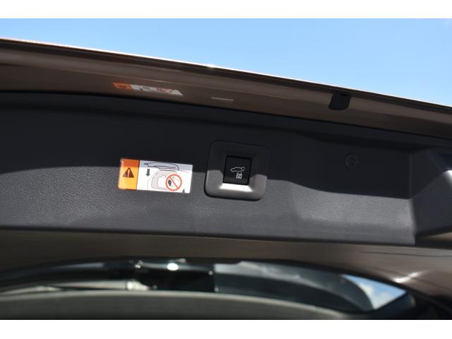 アルファードハイブリッド スペーシャスラウンジ　ＨＥＶスペーシャスラウンジ　ユニバーサルステップ　寒冷地仕様　４ＷＤ　後席モニター　モデリスタエアロ　冷蔵庫　　ヘッドレストスピーカー　カーテン　ＪＢＬ　改良後車両　　置くだけ充電　純正フロアーマット（9枚目）