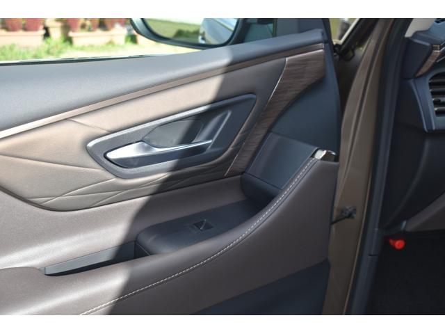 アルファードハイブリッド スペーシャスラウンジ　ＨＥＶスペーシャスラウンジ　ユニバーサルステップ　寒冷地仕様　４ＷＤ　後席モニター　モデリスタエアロ　冷蔵庫　　ヘッドレストスピーカー　カーテン　ＪＢＬ　改良後車両　　置くだけ充電　純正フロアーマット（10枚目）