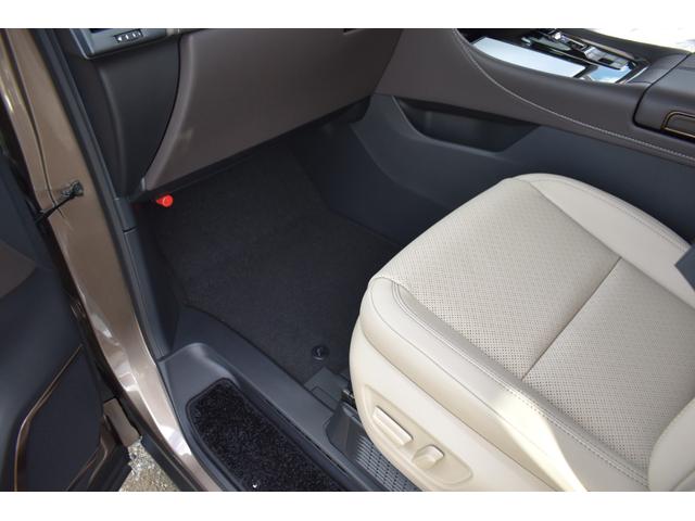 アルファードハイブリッド スペーシャスラウンジ　ＨＥＶスペーシャスラウンジ　ユニバーサルステップ　寒冷地仕様　４ＷＤ　後席モニター　モデリスタエアロ　冷蔵庫　　ヘッドレストスピーカー　カーテン　ＪＢＬ　改良後車両　　置くだけ充電　純正フロアーマット（12枚目）