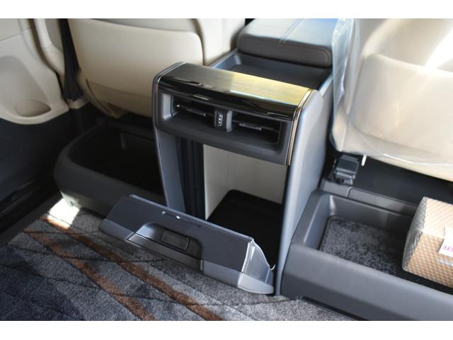 アルファードハイブリッド スペーシャスラウンジ　ＨＥＶスペーシャスラウンジ　ユニバーサルステップ　寒冷地仕様　４ＷＤ　後席モニター　モデリスタエアロ　冷蔵庫　　ヘッドレストスピーカー　カーテン　ＪＢＬ　改良後車両　　置くだけ充電　純正フロアーマット（13枚目）