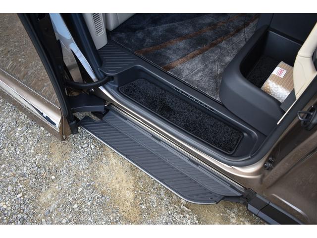 アルファードハイブリッド スペーシャスラウンジ　ＨＥＶスペーシャスラウンジ　ユニバーサルステップ　寒冷地仕様　４ＷＤ　後席モニター　モデリスタエアロ　冷蔵庫　　ヘッドレストスピーカー　カーテン　ＪＢＬ　改良後車両　　置くだけ充電　純正フロアーマット（14枚目）
