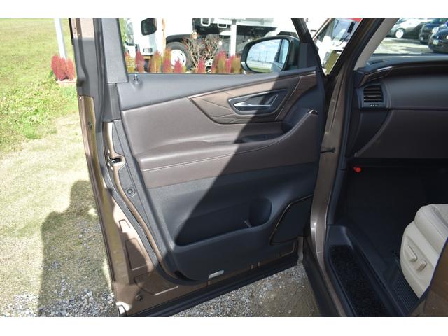 アルファードハイブリッド スペーシャスラウンジ　ＨＥＶスペーシャスラウンジ　ユニバーサルステップ　寒冷地仕様　４ＷＤ　後席モニター　モデリスタエアロ　冷蔵庫　　ヘッドレストスピーカー　カーテン　ＪＢＬ　改良後車両　　置くだけ充電　純正フロアーマット（24枚目）