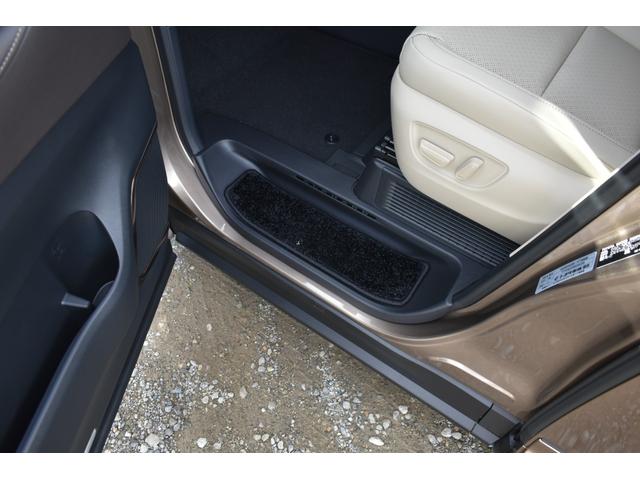 アルファードハイブリッド スペーシャスラウンジ　ＨＥＶスペーシャスラウンジ　ユニバーサルステップ　寒冷地仕様　４ＷＤ　後席モニター　モデリスタエアロ　冷蔵庫　　ヘッドレストスピーカー　カーテン　ＪＢＬ　改良後車両　　置くだけ充電　純正フロアーマット（25枚目）