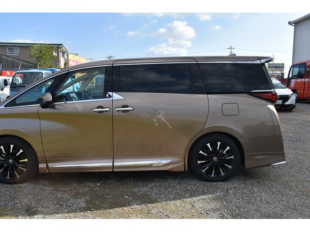 アルファードハイブリッド スペーシャスラウンジ　ＨＥＶスペーシャスラウンジ　ユニバーサルステップ　寒冷地仕様　４ＷＤ　後席モニター　モデリスタエアロ　冷蔵庫　　ヘッドレストスピーカー　カーテン　ＪＢＬ　改良後車両　　置くだけ充電　純正フロアーマット（63枚目）