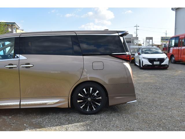 アルファードハイブリッド スペーシャスラウンジ　ＨＥＶスペーシャスラウンジ　ユニバーサルステップ　寒冷地仕様　４ＷＤ　後席モニター　モデリスタエアロ　冷蔵庫　　ヘッドレストスピーカー　カーテン　ＪＢＬ　改良後車両　　置くだけ充電　純正フロアーマット（66枚目）