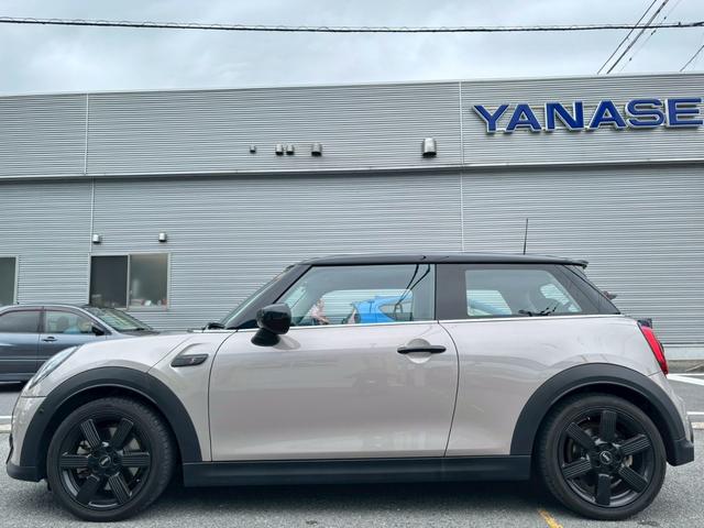 ＭＩＮＩ クーパーＳプレミアムプラスパッケージクラシックトリム　禁煙車・ヘッドアップディスプレイ・ＡＰＰｃａｒｐｌａｙ対応・Ｂカメラ・Ｂｌｕｅｔｏｏｔｈ対応・ナビゲーションプリパレーション・ミラー型ＥＴＣ・ライトＰＫＧ・シートヒーター・ミラー型ＥＴＣ・ワイヤレス充（10枚目）