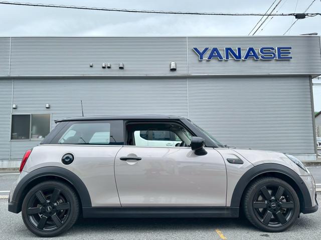 ＭＩＮＩ クーパーＳプレミアムプラスパッケージクラシックトリム　禁煙車・ヘッドアップディスプレイ・ＡＰＰｃａｒｐｌａｙ対応・Ｂカメラ・Ｂｌｕｅｔｏｏｔｈ対応・ナビゲーションプリパレーション・ミラー型ＥＴＣ・ライトＰＫＧ・シートヒーター・ミラー型ＥＴＣ・ワイヤレス充（11枚目）