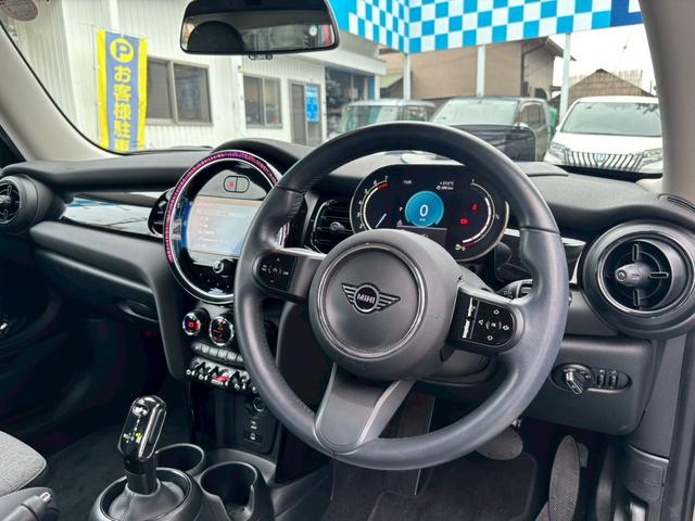 ＭＩＮＩ クーパーＳプレミアムプラスパッケージクラシックトリム　禁煙車・ヘッドアップディスプレイ・ＡＰＰｃａｒｐｌａｙ対応・Ｂカメラ・Ｂｌｕｅｔｏｏｔｈ対応・ナビゲーションプリパレーション・ミラー型ＥＴＣ・ライトＰＫＧ・シートヒーター・ミラー型ＥＴＣ・ワイヤレス充（18枚目）