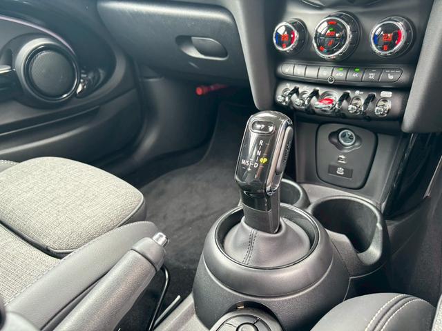 ＭＩＮＩ クーパーＳプレミアムプラスパッケージクラシックトリム　禁煙車・ヘッドアップディスプレイ・ＡＰＰｃａｒｐｌａｙ対応・Ｂカメラ・Ｂｌｕｅｔｏｏｔｈ対応・ナビゲーションプリパレーション・ミラー型ＥＴＣ・ライトＰＫＧ・シートヒーター・ミラー型ＥＴＣ・ワイヤレス充（19枚目）