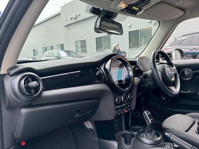 ＭＩＮＩ クーパーＳプレミアムプラスパッケージクラシックトリム　禁煙車・ヘッドアップディスプレイ・ＡＰＰｃａｒｐｌａｙ対応・Ｂカメラ・Ｂｌｕｅｔｏｏｔｈ対応・ナビゲーションプリパレーション・ミラー型ＥＴＣ・ライトＰＫＧ・シートヒーター・ミラー型ＥＴＣ・ワイヤレス充（35枚目）