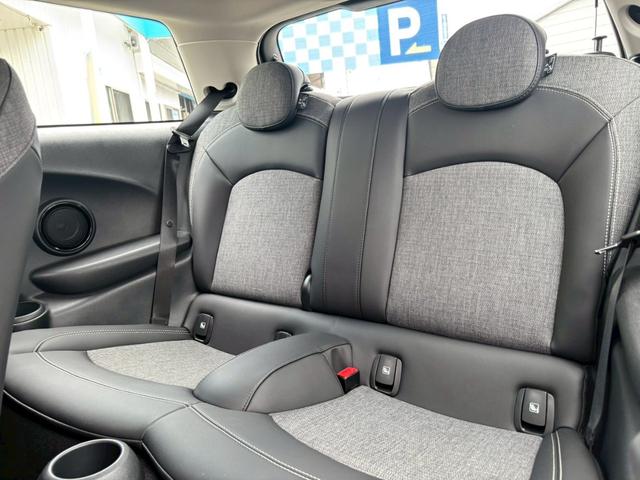 ＭＩＮＩ クーパーＳプレミアムプラスパッケージクラシックトリム　禁煙車・ヘッドアップディスプレイ・ＡＰＰｃａｒｐｌａｙ対応・Ｂカメラ・Ｂｌｕｅｔｏｏｔｈ対応・ナビゲーションプリパレーション・ミラー型ＥＴＣ・ライトＰＫＧ・シートヒーター・ミラー型ＥＴＣ・ワイヤレス充（38枚目）