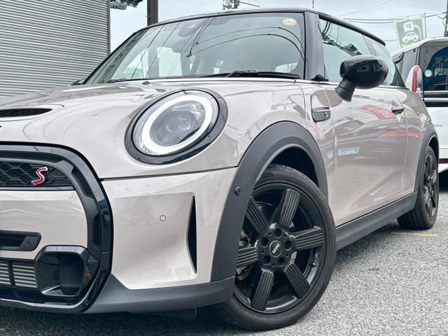 ＭＩＮＩ クーパーＳプレミアムプラスパッケージクラシックトリム　禁煙車・ヘッドアップディスプレイ・ＡＰＰｃａｒｐｌａｙ対応・Ｂカメラ・Ｂｌｕｅｔｏｏｔｈ対応・ナビゲーションプリパレーション・ミラー型ＥＴＣ・ライトＰＫＧ・シートヒーター・ミラー型ＥＴＣ・ワイヤレス充（44枚目）