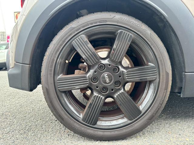 ＭＩＮＩ クーパーＳプレミアムプラスパッケージクラシックトリム　禁煙車・ヘッドアップディスプレイ・ＡＰＰｃａｒｐｌａｙ対応・Ｂカメラ・Ｂｌｕｅｔｏｏｔｈ対応・ナビゲーションプリパレーション・ミラー型ＥＴＣ・ライトＰＫＧ・シートヒーター・ミラー型ＥＴＣ・ワイヤレス充（49枚目）