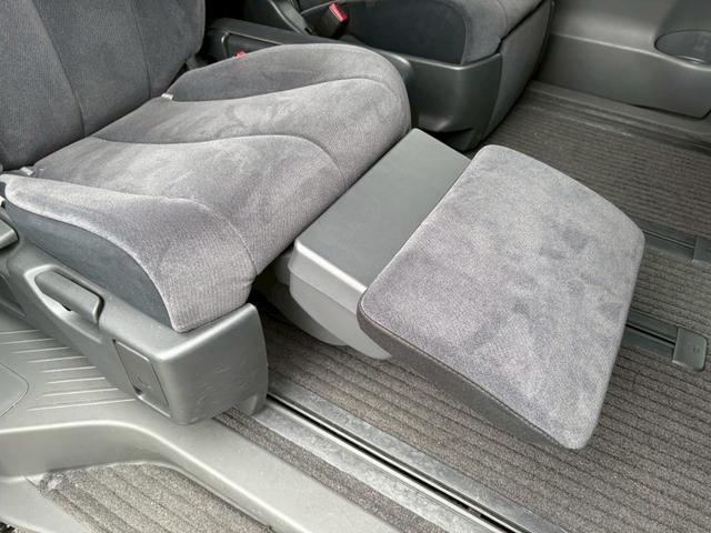 エスティマ ２．４アエラス　Ｇエディション　禁煙車・アルパインフリップダウンモニター・ナビ・Ｂｌｕｅｔｏｏｔｈ対応・ＤＶＤ再生・ＴＶ・Ｂカメラ・ＨＩＤ・ビルトインＥＴＣ・ウッドコンビハンドル・両側電動スライドドア・スペアキー有（29枚目）