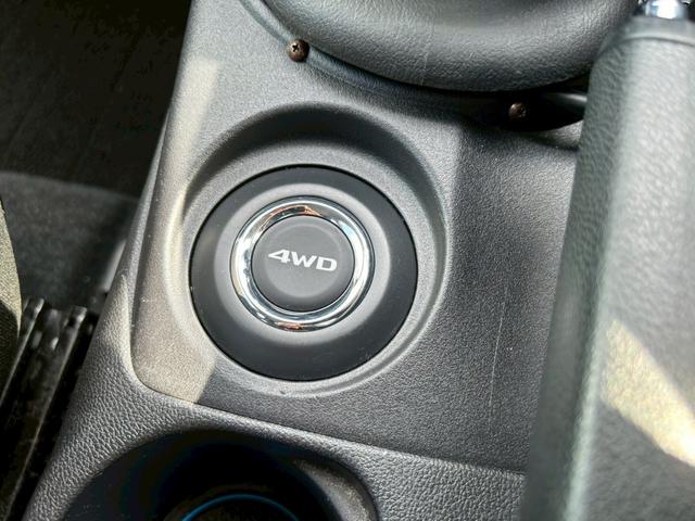 整備は陸運局認証・指定工場の提携会社にて実施しております♪自社では無く提携先での整備となり第三者目線で整備を実施しております♪厳しい目だからこそ、ご提供車の整備に自信があります。