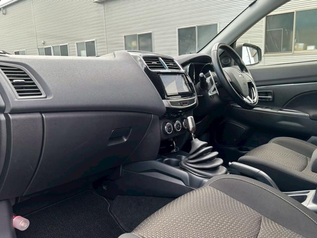 整備は陸運局認証・指定工場の提携会社にて実施しております♪自社では無く提携先での整備となり第三者目線で整備を実施しております♪厳しい目だからこそ、ご提供車の整備に自信があります。