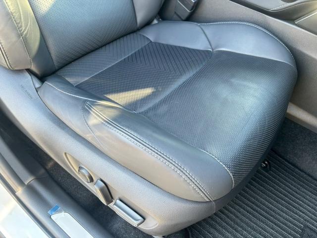 ハリアーハイブリッド Ｚ　レザーパッケージ　禁煙車・調光ルーフ・１２．３インチナビ・ＪＢＬ・方位カメラ・フルセグＴＶ・デジタルインナーミラー・ヘッドアップディスプレイ・ブラインドスポット・レーダークルーズ・スマートキー２個・ＥＴＣ２．０（17枚目）