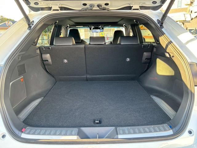 ハリアーハイブリッド Ｚ　レザーパッケージ　禁煙車・調光ルーフ・１２．３インチナビ・ＪＢＬ・方位カメラ・フルセグＴＶ・デジタルインナーミラー・ヘッドアップディスプレイ・ブラインドスポット・レーダークルーズ・スマートキー２個・ＥＴＣ２．０（31枚目）