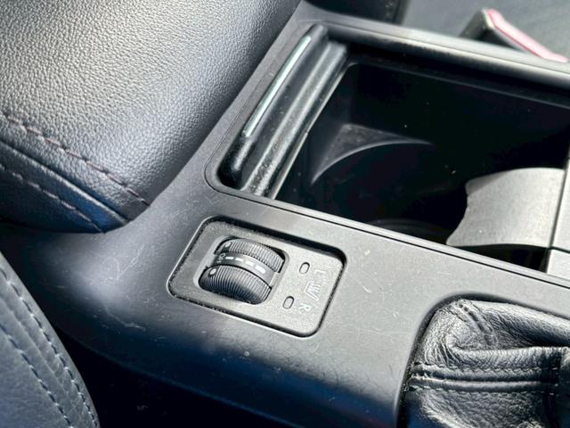 整備は陸運局認証・指定工場の提携会社にて実施しております♪自社では無く提携先での整備となり第三者目線で整備を実施しております♪厳しい目だからこそ、ご提供車の整備に自信があります。