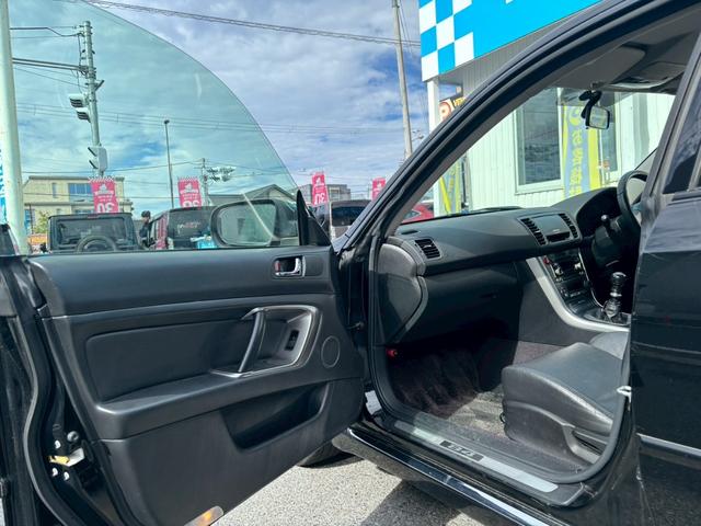 整備は陸運局認証・指定工場の提携会社にて実施しております♪自社では無く提携先での整備となり第三者目線で整備を実施しております♪厳しい目だからこそ、ご提供車の整備に自信があります。