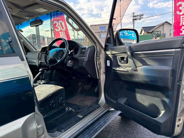 パジェロ ロング　エクシード　車検整備付・過去記録簿付・禁煙車・ロックフォードスピーカー・メーカーナビ・Ｂカメラ・フリップダウンモニター・ツートンカラー・ルーフレール・フロントフォグ・ＨＩＤ（14枚目）