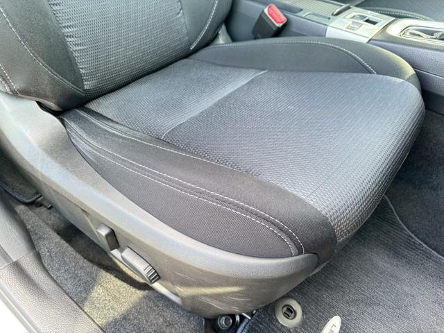 レヴォーグ １．６ＧＴアイサイト　禁煙車・４ＷＤ・ＢＳＭ・純正ＳＤナビ・フルセグＴＶ・Ｂｌｕｅｔｏｏｔｈ対応・Ｆサイドカメラ・Ｂカメラ・パドルシフト・衝突軽減・レーダクルーズ・アイドリングストップ・ＥＴＣ・スマートキー・スペアキー（17枚目）