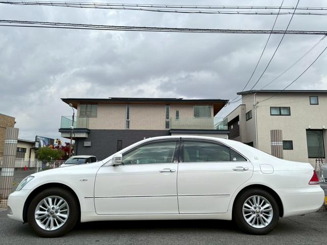 クラウン ロイヤルサルーン 禁煙車・ワンオーナー・ダッシュボード新品交換済・前オーナー屋内保管車・前後ドラレコ・メーカーナビ・ETC・ウッドコンビハンドル・電動格納ミラー・HID・スペアキー有(9枚目)