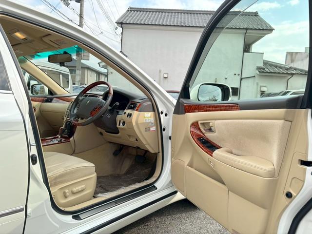 クラウン ロイヤルサルーン 禁煙車・ワンオーナー・ダッシュボード新品交換済・前オーナー屋内保管車・前後ドラレコ・メーカーナビ・ETC・ウッドコンビハンドル・電動格納ミラー・HID・スペアキー有(15枚目)