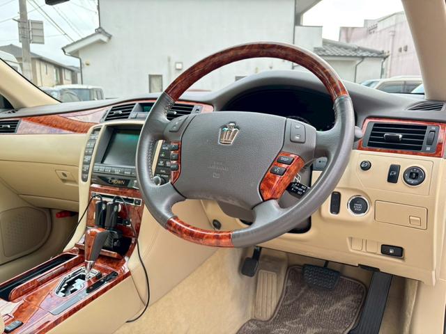 クラウン ロイヤルサルーン 禁煙車・ワンオーナー・ダッシュボード新品交換済・前オーナー屋内保管車・前後ドラレコ・メーカーナビ・ETC・ウッドコンビハンドル・電動格納ミラー・HID・スペアキー有(18枚目)