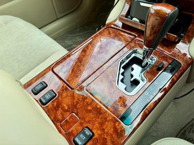 クラウン ロイヤルサルーン 禁煙車・ワンオーナー・ダッシュボード新品交換済・前オーナー屋内保管車・前後ドラレコ・メーカーナビ・ETC・ウッドコンビハンドル・電動格納ミラー・HID・スペアキー有(22枚目)