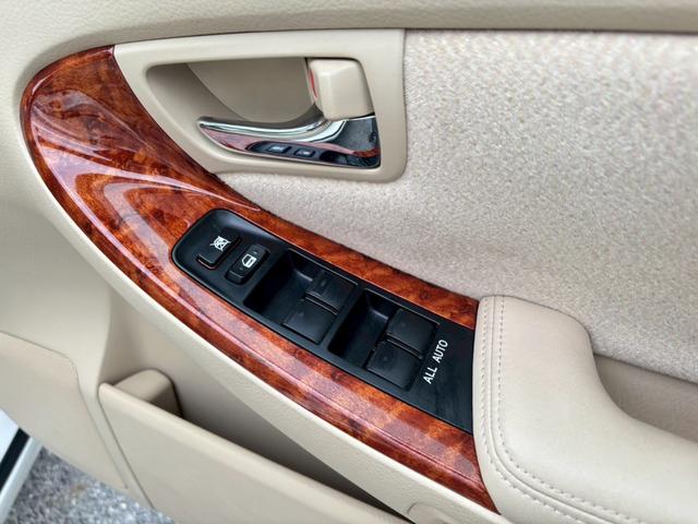 クラウン ロイヤルサルーン 禁煙車・ワンオーナー・ダッシュボード新品交換済・前オーナー屋内保管車・前後ドラレコ・メーカーナビ・ETC・ウッドコンビハンドル・電動格納ミラー・HID・スペアキー有(24枚目)