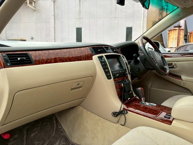 クラウン ロイヤルサルーン 禁煙車・ワンオーナー・ダッシュボード新品交換済・前オーナー屋内保管車・前後ドラレコ・メーカーナビ・ETC・ウッドコンビハンドル・電動格納ミラー・HID・スペアキー有(44枚目)