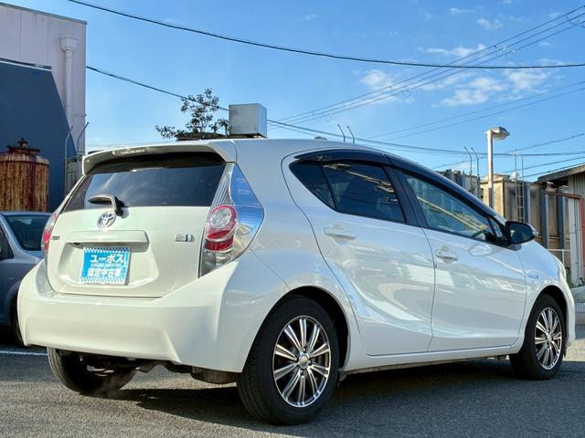 アクア S 禁煙車・メモリーナビ・フルセグTV・バックカメラ・DVD再生可・スペアタイヤ・スマートキー・ETC・15インチアルミホイール・電動格納ミラー(7枚目)