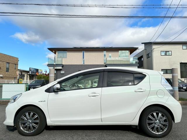 アクア S 禁煙車・メモリーナビ・フルセグTV・バックカメラ・DVD再生可・スペアタイヤ・スマートキー・ETC・15インチアルミホイール・電動格納ミラー(10枚目)