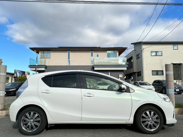 アクア S 禁煙車・メモリーナビ・フルセグTV・バックカメラ・DVD再生可・スペアタイヤ・スマートキー・ETC・15インチアルミホイール・電動格納ミラー(11枚目)