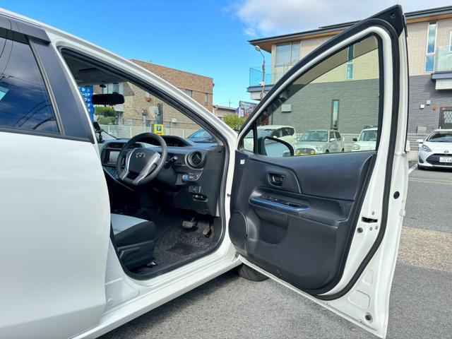 アクア S 禁煙車・メモリーナビ・フルセグTV・バックカメラ・DVD再生可・スペアタイヤ・スマートキー・ETC・15インチアルミホイール・電動格納ミラー(15枚目)